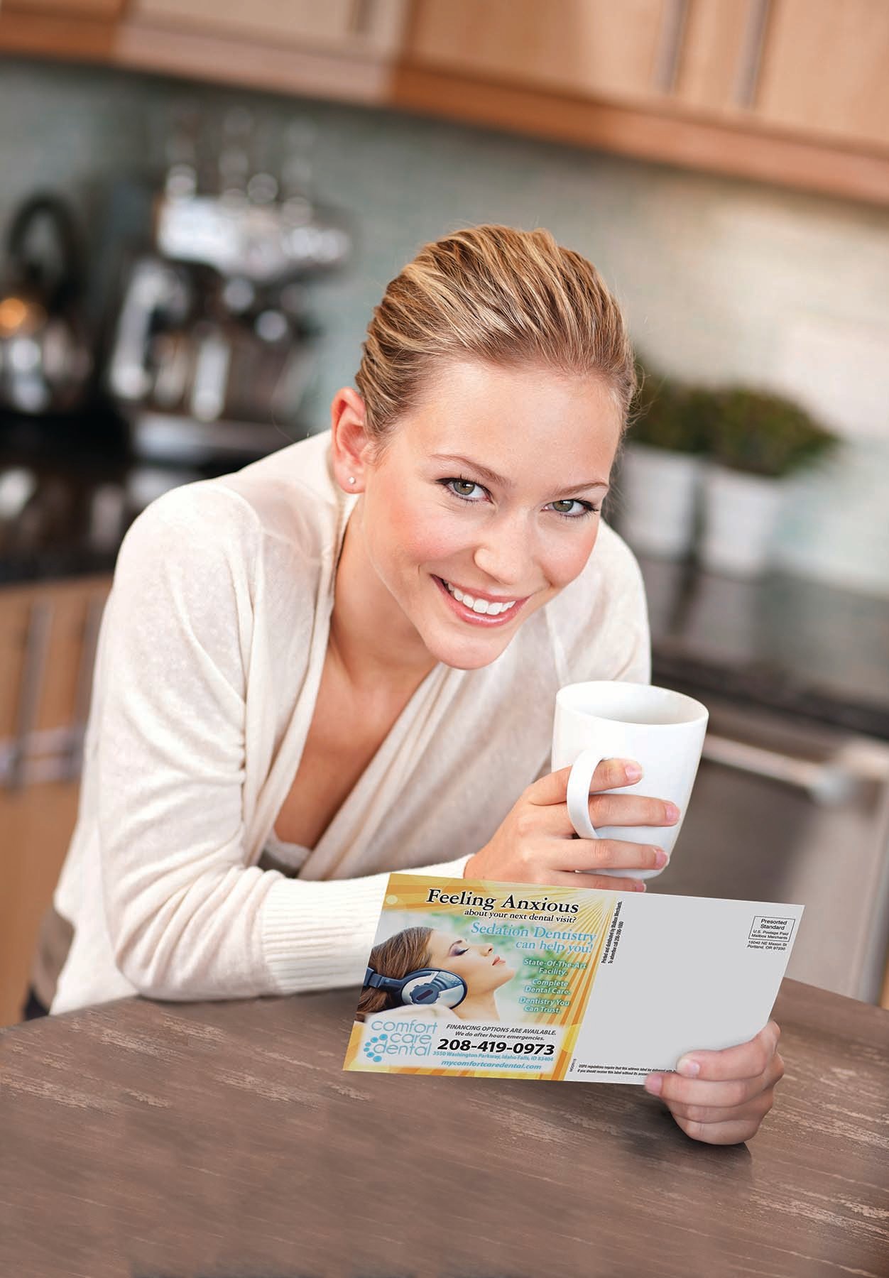 Woman holding SmartCard-small